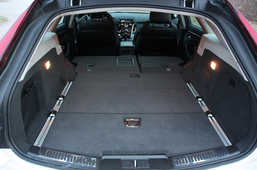  Cadillac CTS-V Sport Wagon 2011 года  (фото 14 из 73)